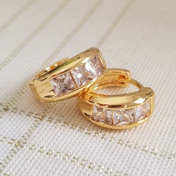 Jewelry - New 18K Gold Plated Diamond Hoop Earrings for Women